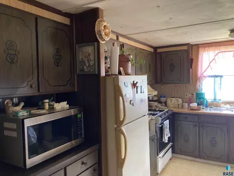 530 SE 3rd St, Madison, SD 57042 photo 9