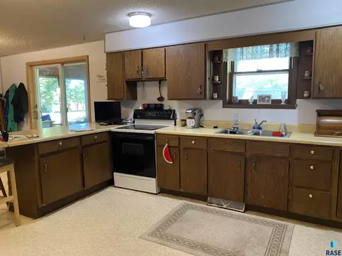 110 S Dewald St, Freeman, SD 57029 photo 12