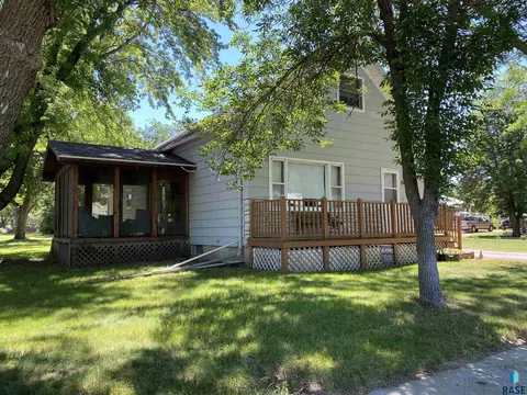 110 S Dewald St, Freeman, SD 57029 photo 2