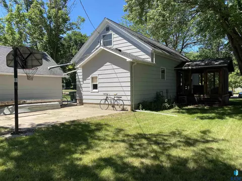 110 S Dewald St, Freeman, SD 57029 photo 3