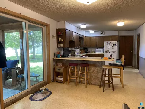 110 S Dewald St, Freeman, SD 57029 photo 10
