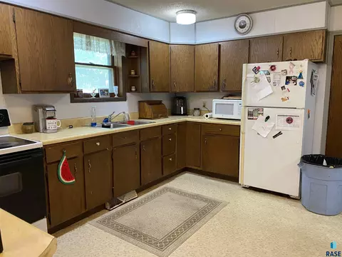 110 S Dewald St, Freeman, SD 57029 photo 11