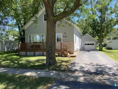 110 S Dewald St, Freeman, SD 57029 photo 1