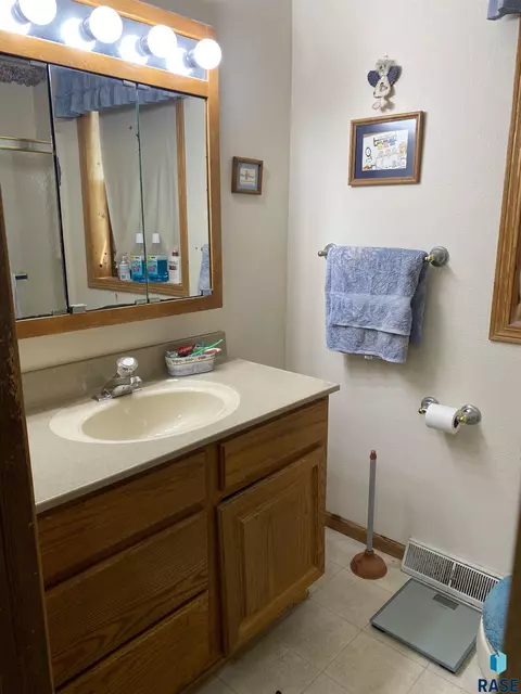 110 S Dewald St, Freeman, SD 57029 photo 20