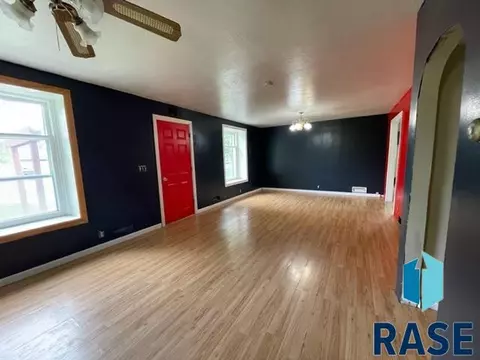 122 E 10th St, Gregory, SD 57533 photo 6