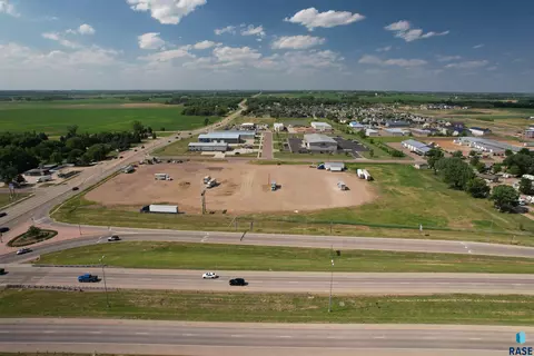 1331 E Robur Dr, Sioux Falls, SD 57104 photo 2