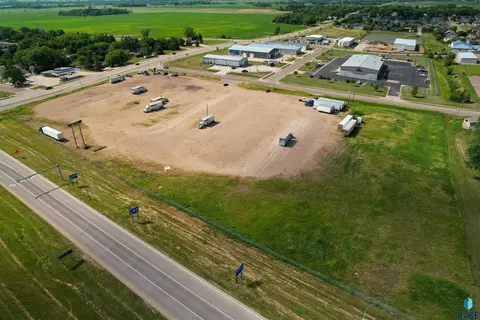 1331 E Robur Dr, Sioux Falls, SD 57104 photo 6