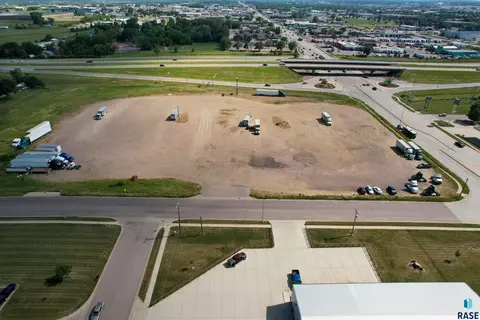 1331 E Robur Dr, Sioux Falls, SD 57104 photo 7