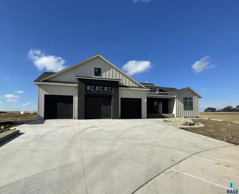 513 N Corsair Cir, Sioux Falls, SD 57110 photo 4