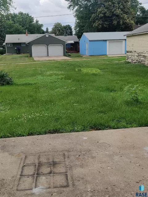 108 E 8th St, Jasper, MN 56144 photo 3