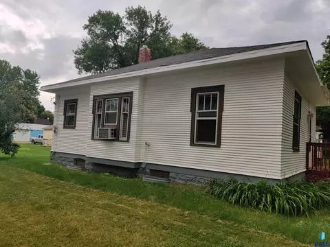 108 E 8th St, Jasper, MN 56144 photo 2