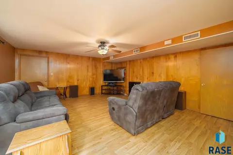 Undisclosed, Sioux Falls, SD 57103 photo 20