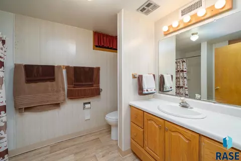 Undisclosed, Sioux Falls, SD 57103 photo 19