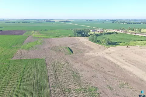 501 Fairway Dr, Colman, SD 57017 photo 4
