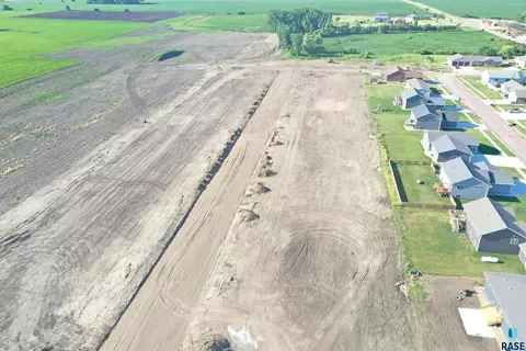 501 Fairway Dr, Colman, SD 57017 photo 3