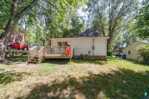 208 E 6th St, Dell Rapids, SD 57022 photo 13