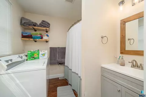208 E 6th St, Dell Rapids, SD 57022 photo 8