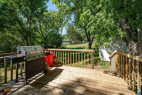 208 E 6th St, Dell Rapids, SD 57022 photo 12