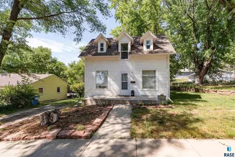 208 E 6th St, Dell Rapids, SD 57022 photo 15