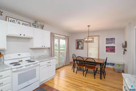 208 E 6th St, Dell Rapids, SD 57022 photo 7