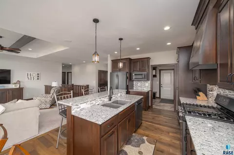 47499 Silver Creek Cir, Renner, SD 57020 photo 3