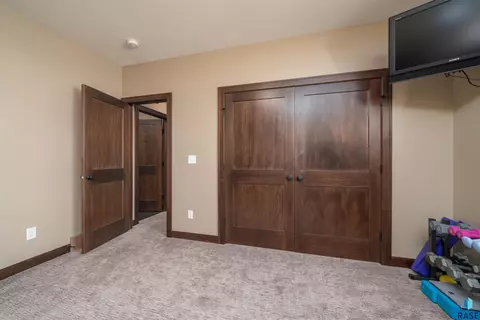 47499 Silver Creek Cir, Renner, SD 57020 photo 25