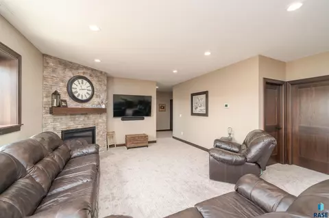 47499 Silver Creek Cir, Renner, SD 57020 photo 20
