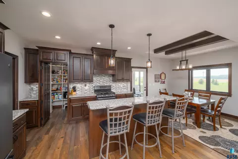 47499 Silver Creek Cir, Renner, SD 57020 photo 2