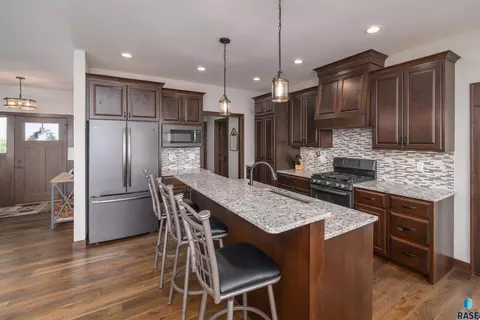 47499 Silver Creek Cir, Renner, SD 57020 photo 4