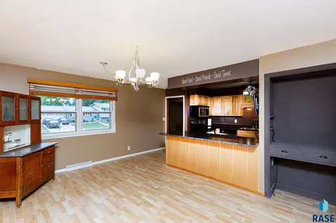 3101 S 9th Ave, Sioux Falls, SD 57105 photo 4