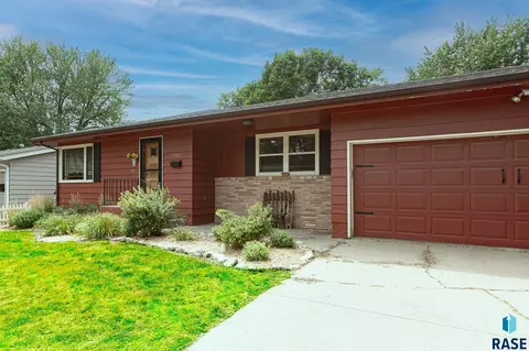 3101 S 9th Ave, Sioux Falls, SD 57105 photo 1