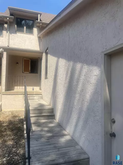 3110 E Klondike Trl, Sioux Falls, SD 57103 photo 2