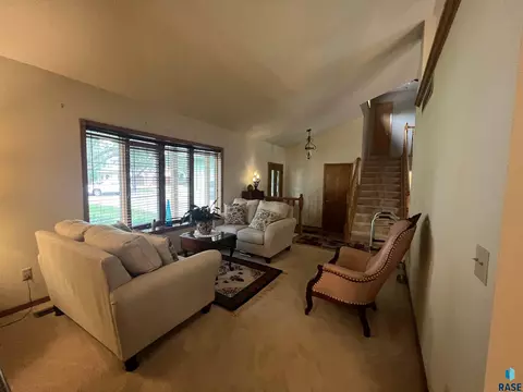 4005 S Benjamin Dr, Sioux Falls, SD 57103 photo 3