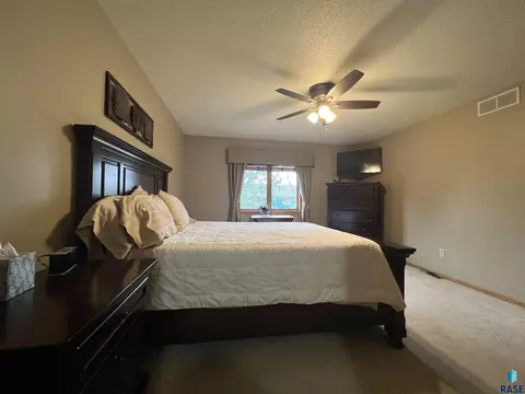 4005 S Benjamin Dr, Sioux Falls, SD 57103 photo 11