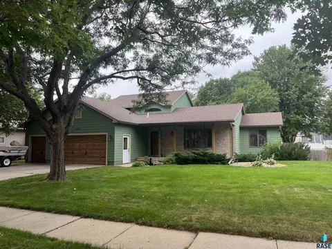 4005 S Benjamin Dr, Sioux Falls, SD 57103 photo 1