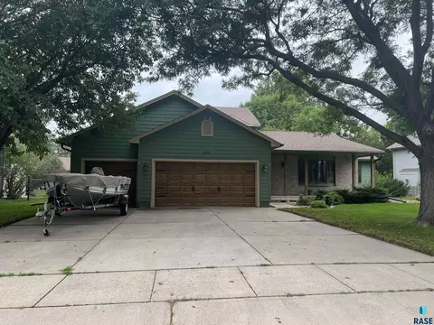 4005 S Benjamin Dr, Sioux Falls, SD 57103 photo 2