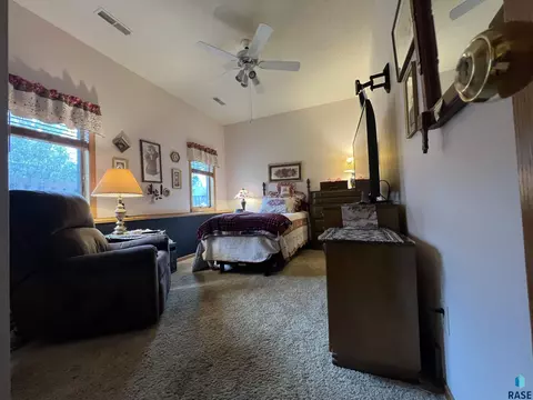 4005 S Benjamin Dr, Sioux Falls, SD 57103 photo 18