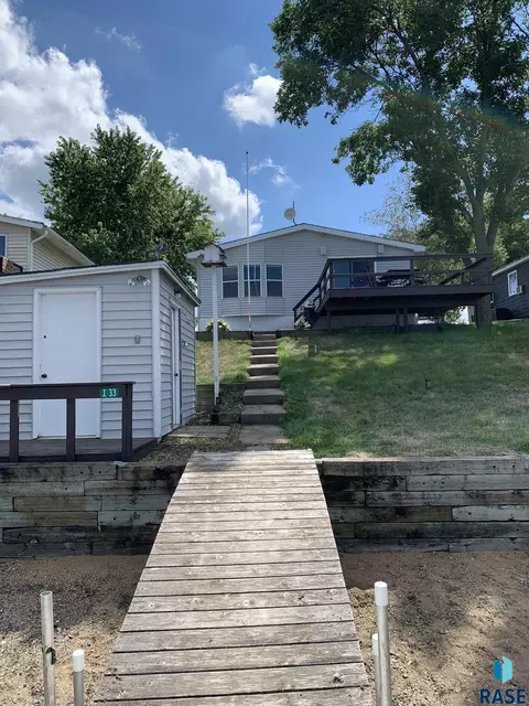314 Best Point Dr, Madison, SD 57042 photo 3