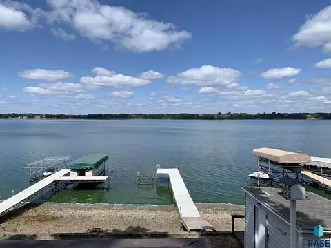 314 Best Point Dr, Madison, SD 57042 photo 1