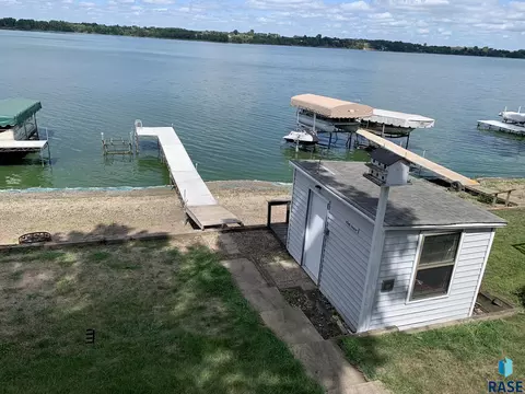 314 Best Point Dr, Madison, SD 57042 photo 2