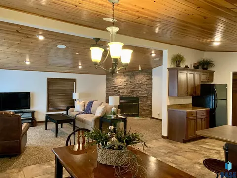 314 Best Point Dr, Madison, SD 57042 photo 11