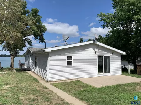 314 Best Point Dr, Madison, SD 57042 photo 5