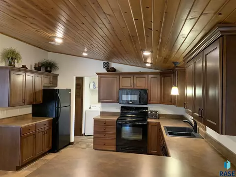 314 Best Point Dr, Madison, SD 57042 photo 8