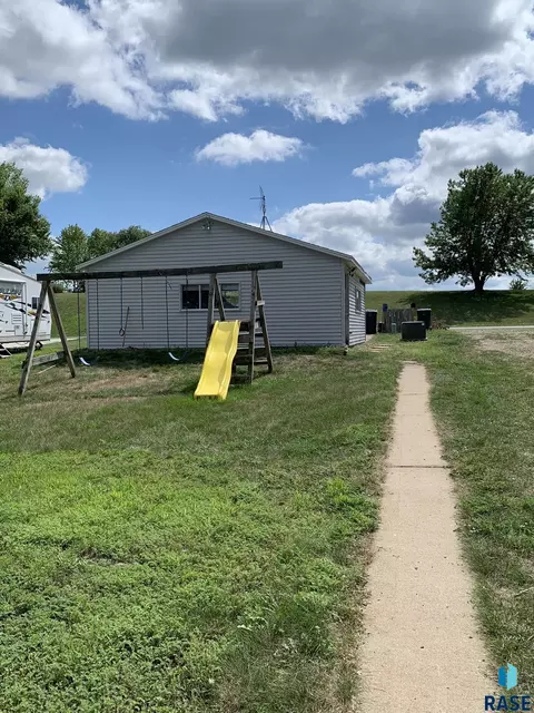 314 Best Point Dr, Madison, SD 57042 photo 28