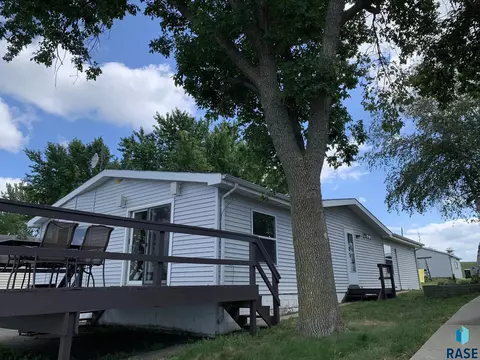 314 Best Point Dr, Madison, SD 57042 photo 6