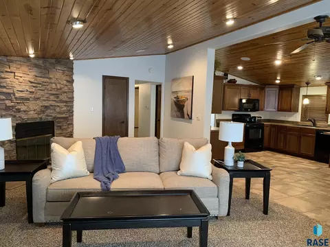 314 Best Point Dr, Madison, SD 57042 photo 13