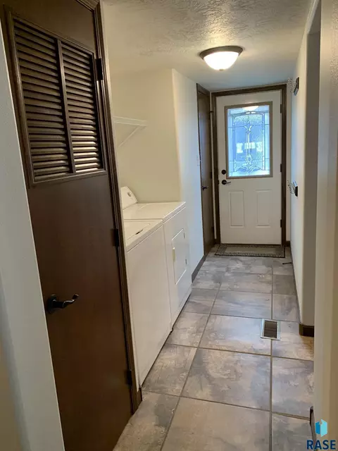 314 Best Point Dr, Madison, SD 57042 photo 7