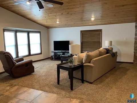 314 Best Point Dr, Madison, SD 57042 photo 12