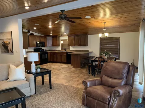 314 Best Point Dr, Madison, SD 57042 photo 14