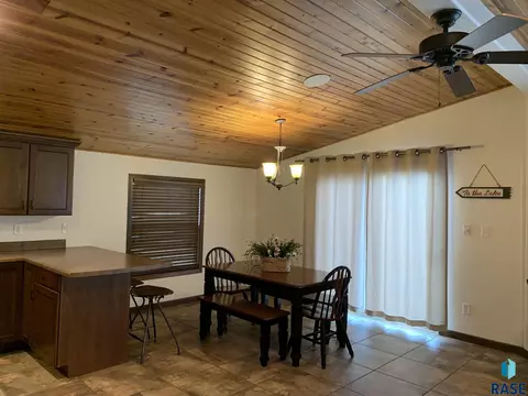 314 Best Point Dr, Madison, SD 57042 photo 10